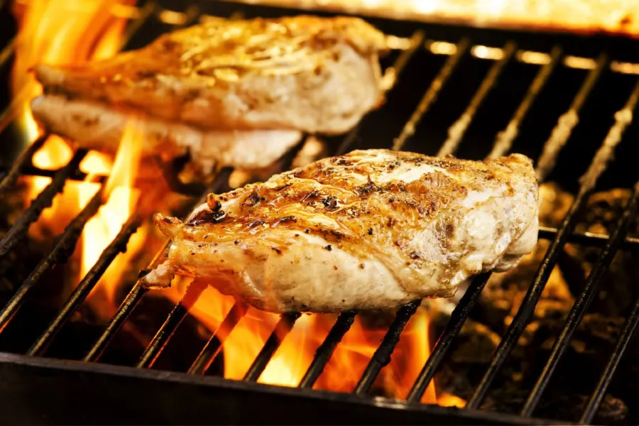 Hogyan ne legyen száraz a csirkemell grillezés után?