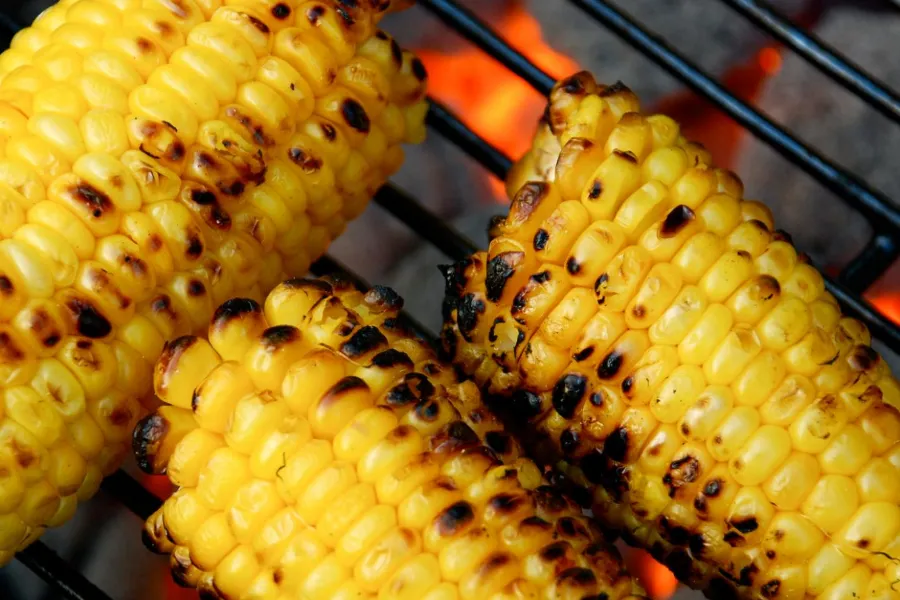 Grillezett kukorica - Hogyan grillezzük a csöves kukoricát tökéletesre