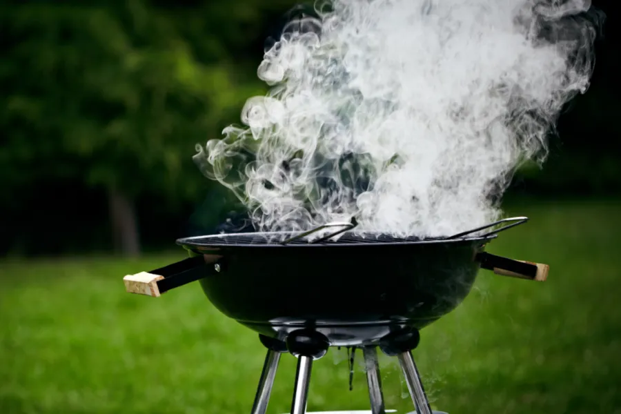 Hogyan csökkentsük a grillezés füstjét